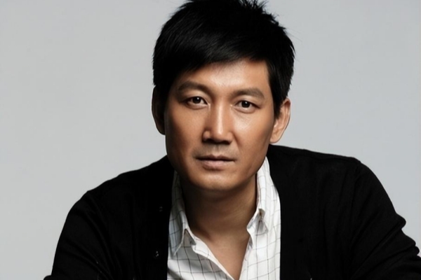 演员李崇霄51岁去世,留下妻女悲痛欲绝,再也不能一起过父亲节了