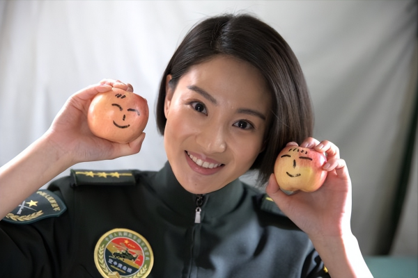 被称为军中之花的侯梦莎,现如今已走上了一条“不归路”!